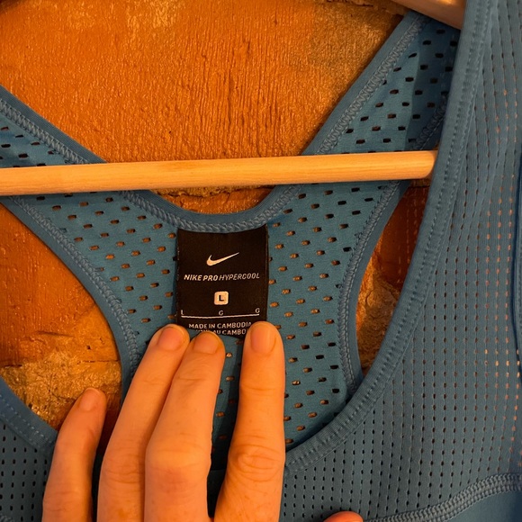 Two Nike workout tanks - Picture 6 of 8